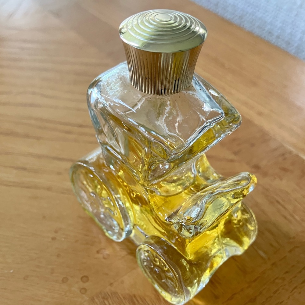 Unique Collectible Vintage Avon Courting Carriage Moonwind Cologne 1 FL. oz